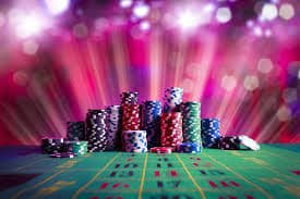 ufa747 ကာစီနို မိုဘိုင်းဖုန်းမှ Slots ဂိမ်းကစားနေသောမြင်ကွင်း